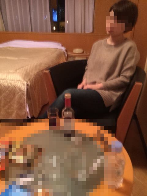 �s��
